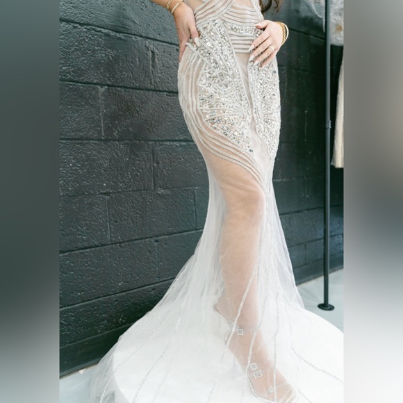 Portia And Scarlett SFB Matrix Long Formal Gown Silver Dress Size 6 Rhinestones - Picture 8 of 12